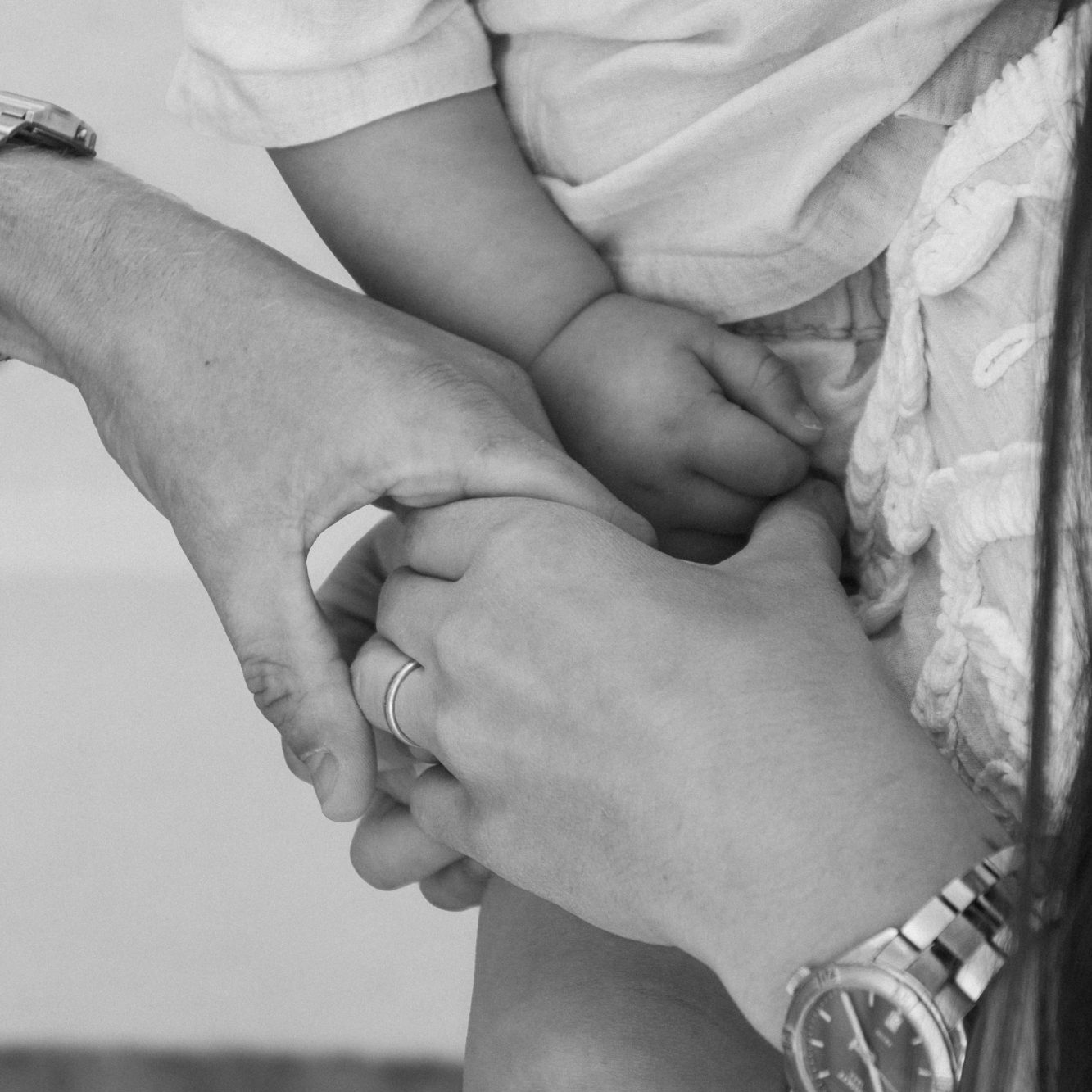 Detailaufnahme Schwarzweiß Hände Familie